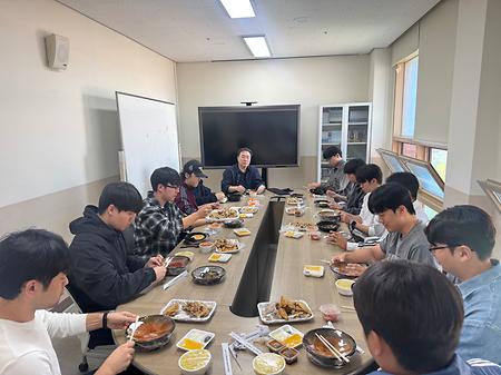 전공 문제해결 역량 강화 간담회를 진행하였습니다.